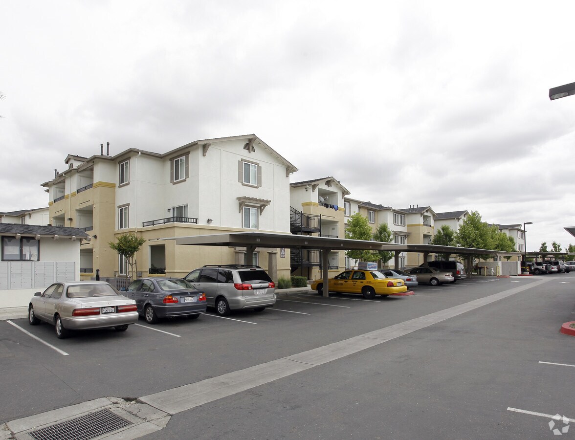 Stoneridge at Elk Grove - Stoneridge at Elk Grove Apartments