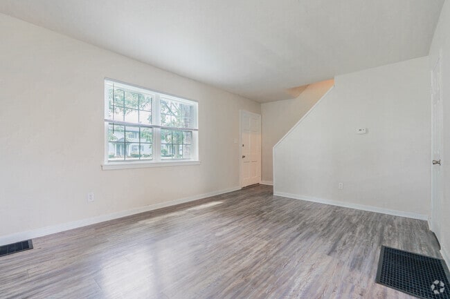 2BR, 1BA - 850SF - Living Room