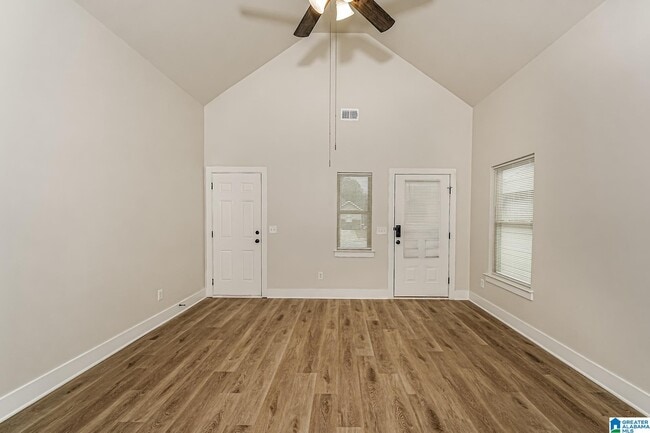 Photo - 915 Maple Trce