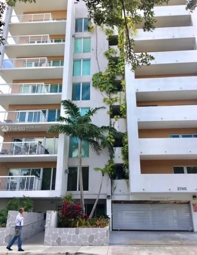 Building Photo - 2740 SW 28th Terrace Unit 403 Rental