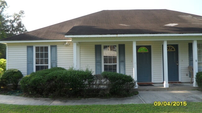 Building Photo - 3096 Tyndall Dr Unit 3096 Tyndall Drive Apt A