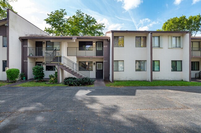 Building Photo - 153 W Laurel Dr Unit 1003