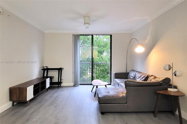 Photo - 1919 Van Buren St Unidad 312A