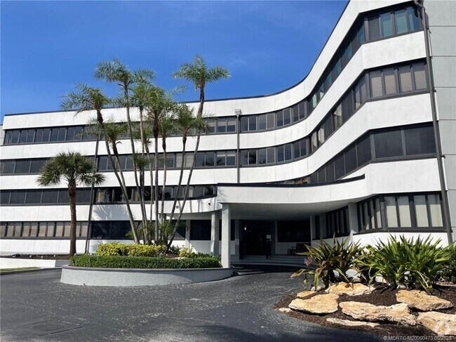 Building Photo - 1357 NE Ocean Blvd Unit 106 Rental