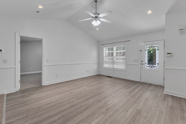 Photo - 7040 Pine Rd