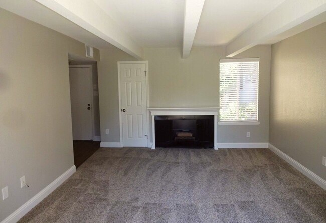 Photo - 2306 G St Unidad #32