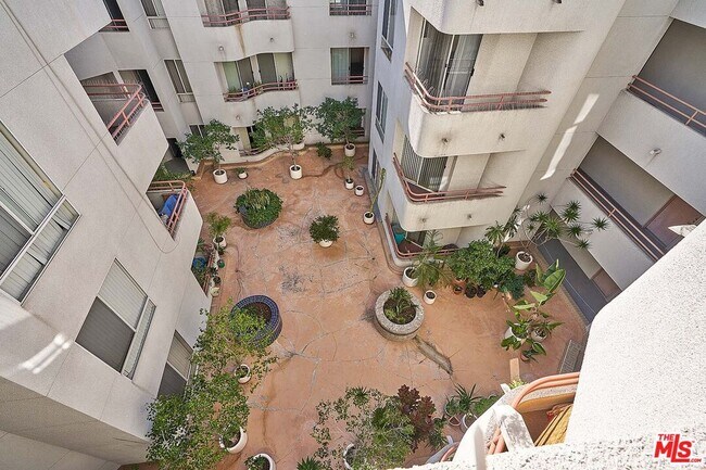 500 S Berendo St Unidad 101