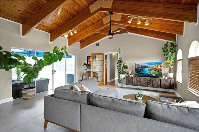 Photo - 18900 Belview Dr