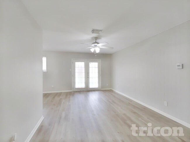 Photo - 6422 French Chateau Dr