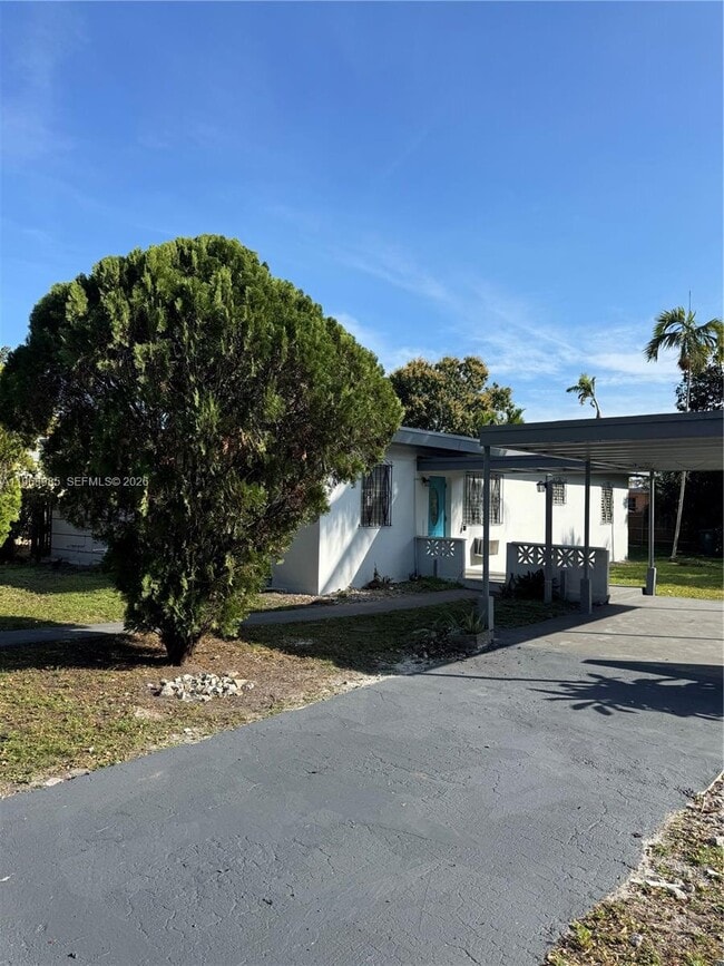 Building Photo - 480 NE 127th St