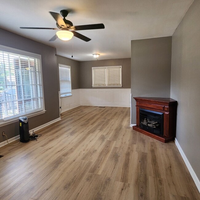 Photo - 320 Roney Dr