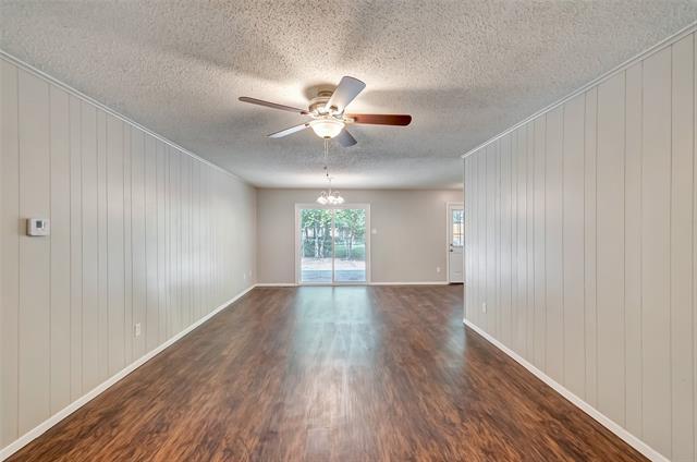 Photo - 2833 Kingsbury Ave