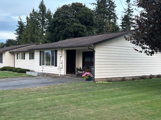 Building Photo - 243 W King Tut Rd Unit #2 Rental