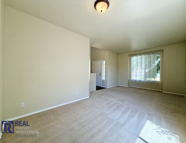 Photo - Spacious 4BR/2.5BA Beaverton Home with 3-Car Garage and Covered Deck