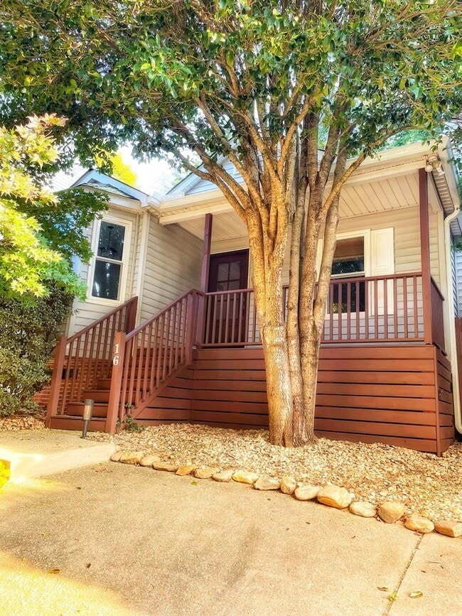 Building Photo - 16 Townes Square Ln