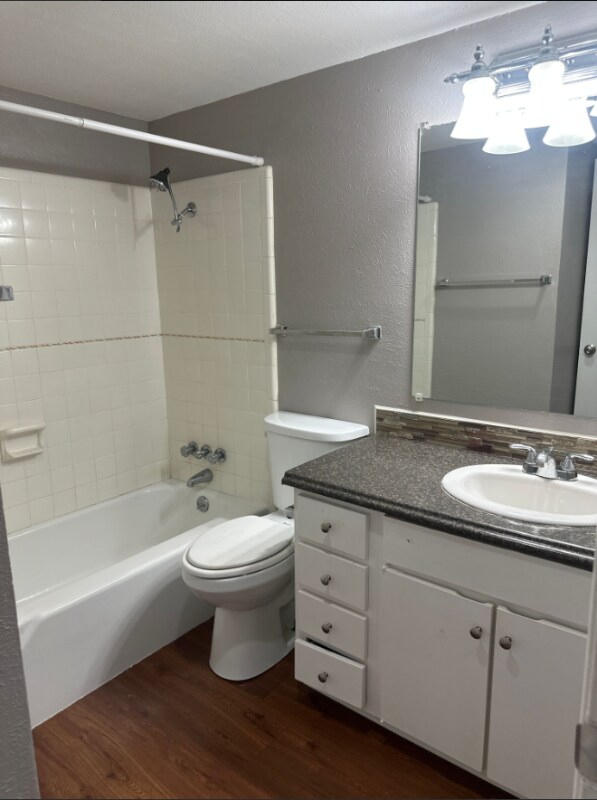 Photo - 2114 E Marshall Ave Unit 209