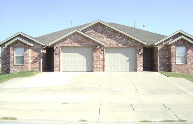 Photo - 935 Kensington Dr Townhome