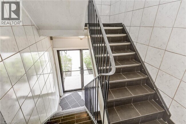 Photo - 119 Cedar St S Unité 8