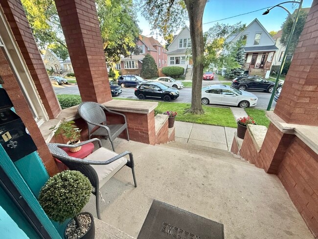 Photo - 5834 W Dakin St
