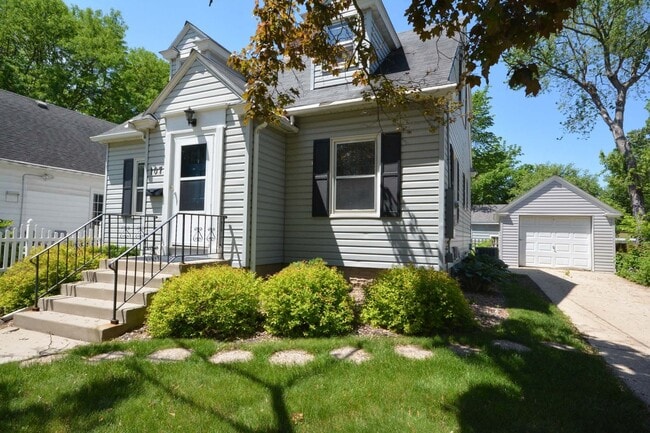 Kutzky Park charmer just blocks to downtown! - Kutzky Park charmer just blocks to downtown! House