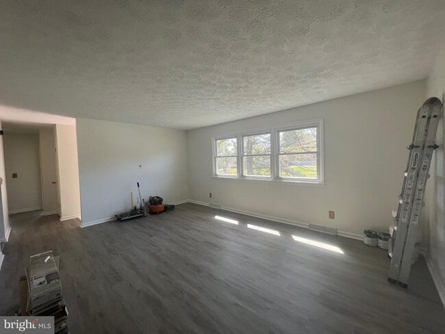 Building Photo - 119 Buckingham Dr