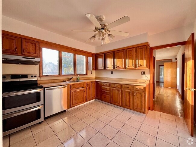 Building Photo - 40-42-42 Dartmouth St Unit 40 Rental