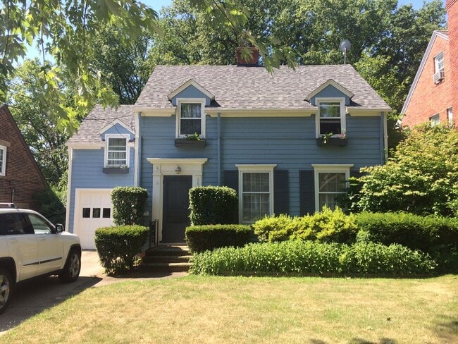 Building Photo - Spacious 3 Bedroom Home with Central Air in University Heights!