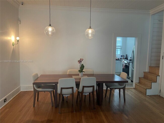Building Photo - 27 NE 49th St Rental
