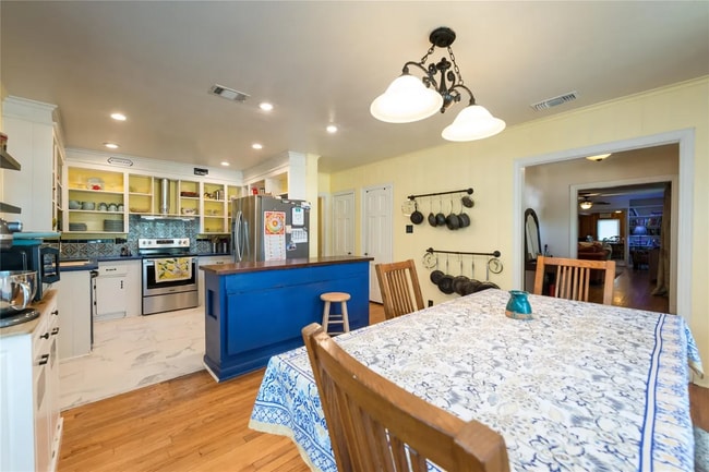 Photo - 400 Jagoe St