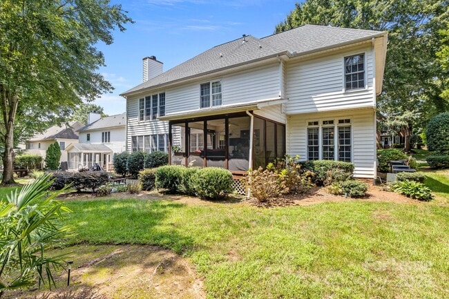 Photo - 12428 Willingdon Rd