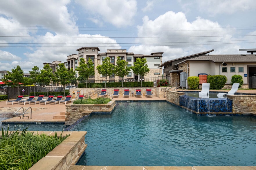 Villas on the Hill apartments — community photo