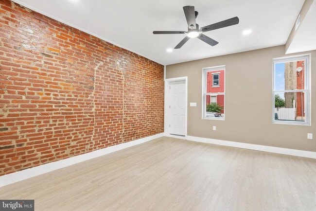 Building Photo - 2028 W Oxford St Rental