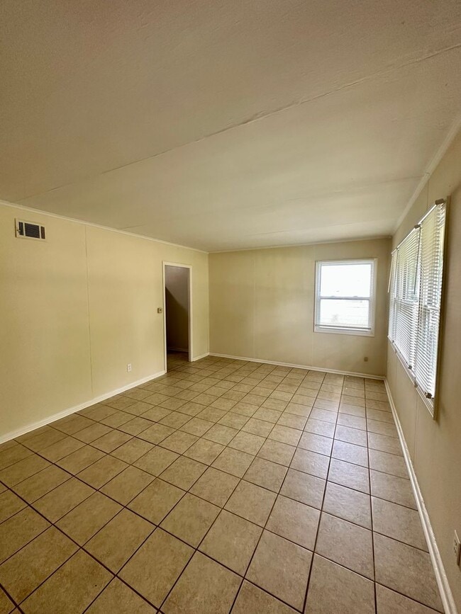 320 Mockingbird Ln