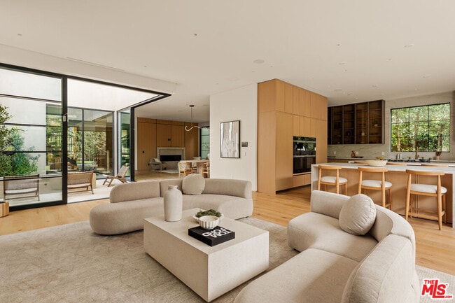 Photo - 11937 Addison St