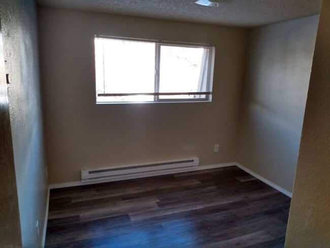 Photo - 1 bedroom 1 bathroom upstairs apartment - Granvue Apartments