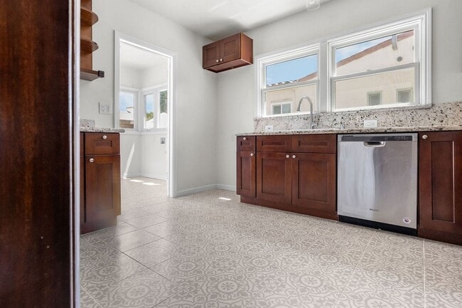 Photo - Wood Street Charmer - 3 Bed / 2 bath (Front House)