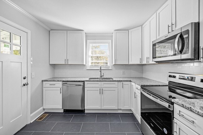 Building Photo - Available Early August! - Charming 2-Bedro... Rental