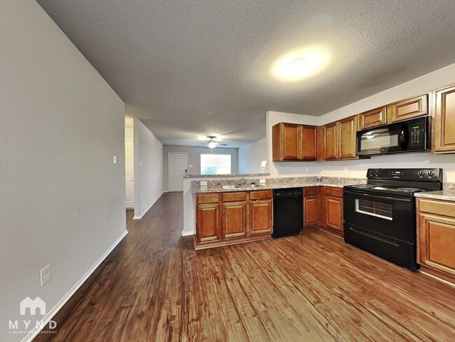 Photo - 940 Pinehurst Loop