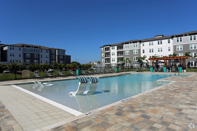The Oasis At 301 Luxury Apartment Homes For Rent In Riverview Fl Forrent Com