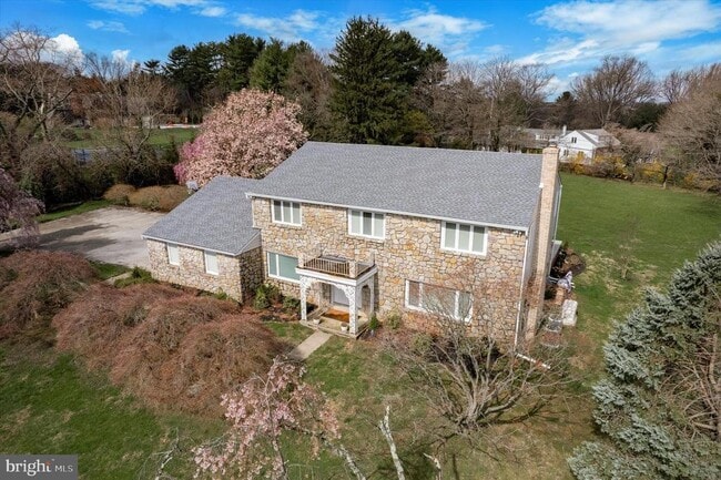 Building Photo - 1530 Briar Hill Rd Rental