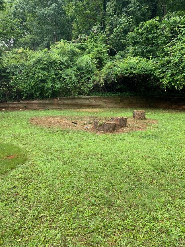 Photo - Tons of space and room to entertain!!