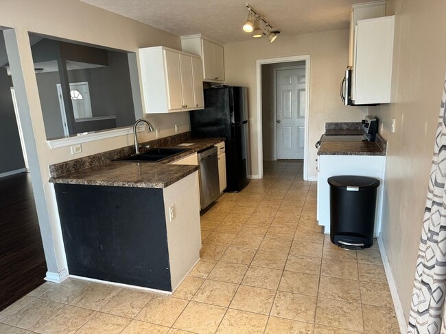 Photo - 4 Bed 2 Bath
