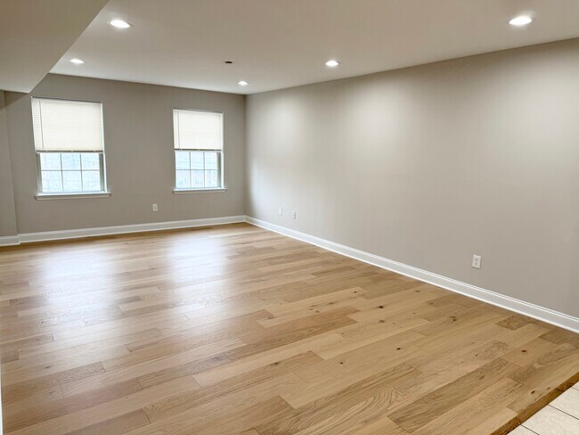 Living Room - 554 Bloomfield Ave