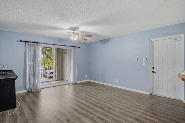 Photo - 2500 SE Anchorage Cove Unidad B-2