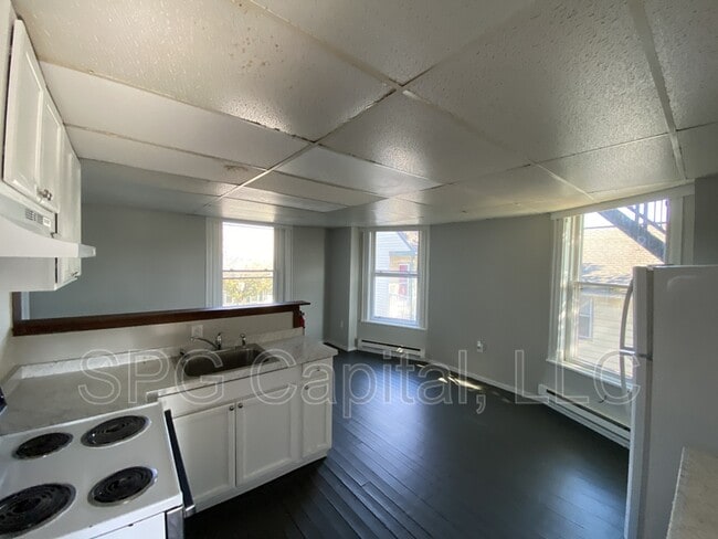 Photo - 62 W North St