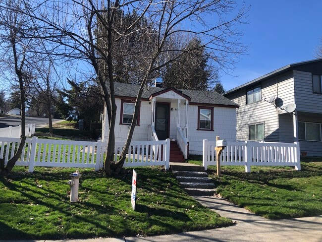 Photo - 555 SW State St