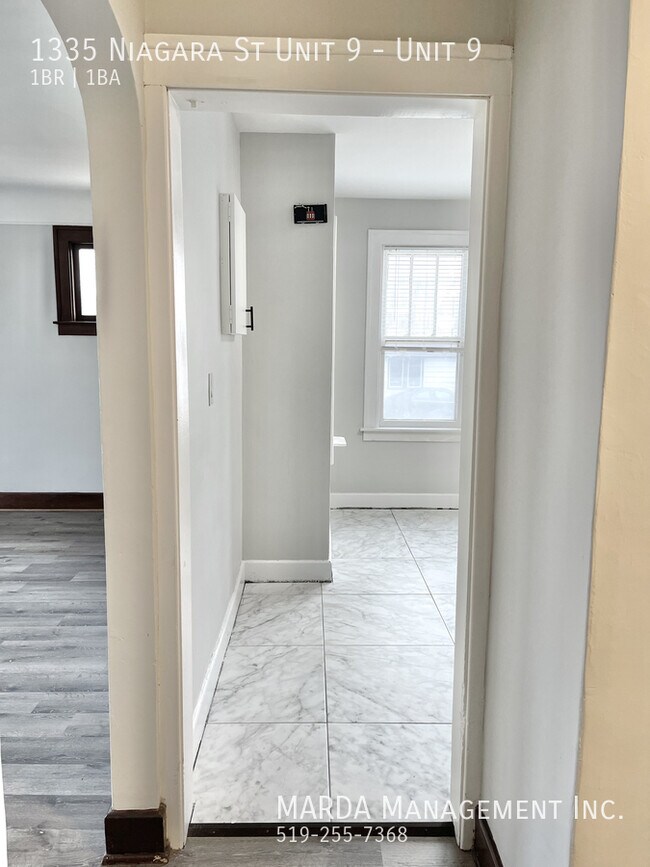 Photo - SPACIOUS AND UPDATED 1 BED 1 BATH - WALKERVILLE  PLUS HYDRO Unité 9