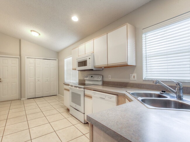 Photo - 1130 Ozark Ct