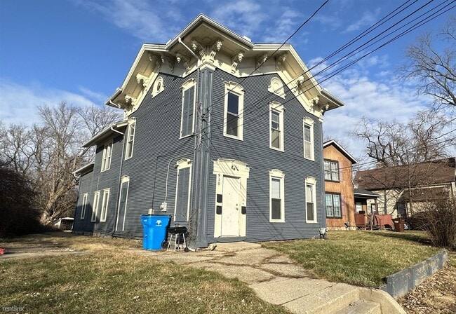 2 br, 1 bath Triplex - 910 Burr St Apt. #2... - 2 br, 1 bath Triplex - 910 Burr St Apt. #2...