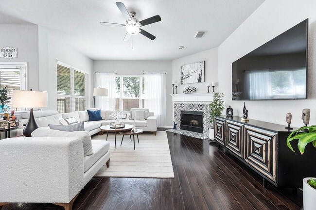 Building Photo - 7507 Lone Star Jct St